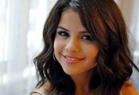 selena gomez new pictures 2010. Selena Gomez has accomplished